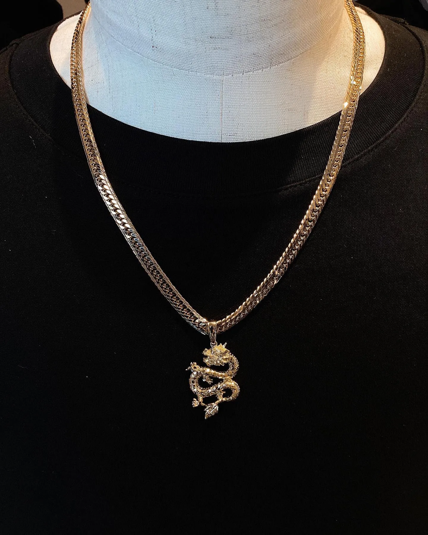 ドラゴンペンダントのご紹介です🐉