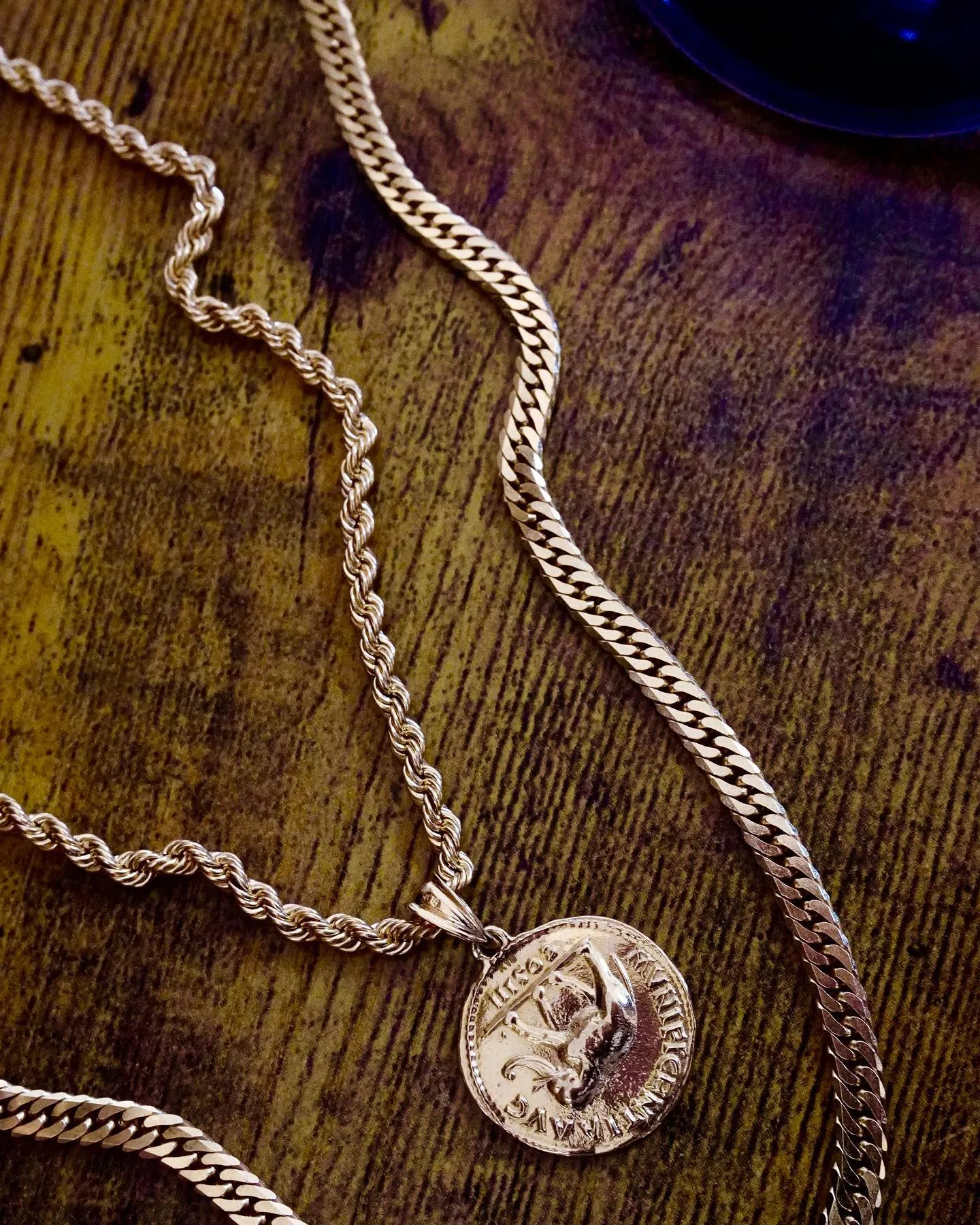 夏だし、シンプルなコインとロープネックレス