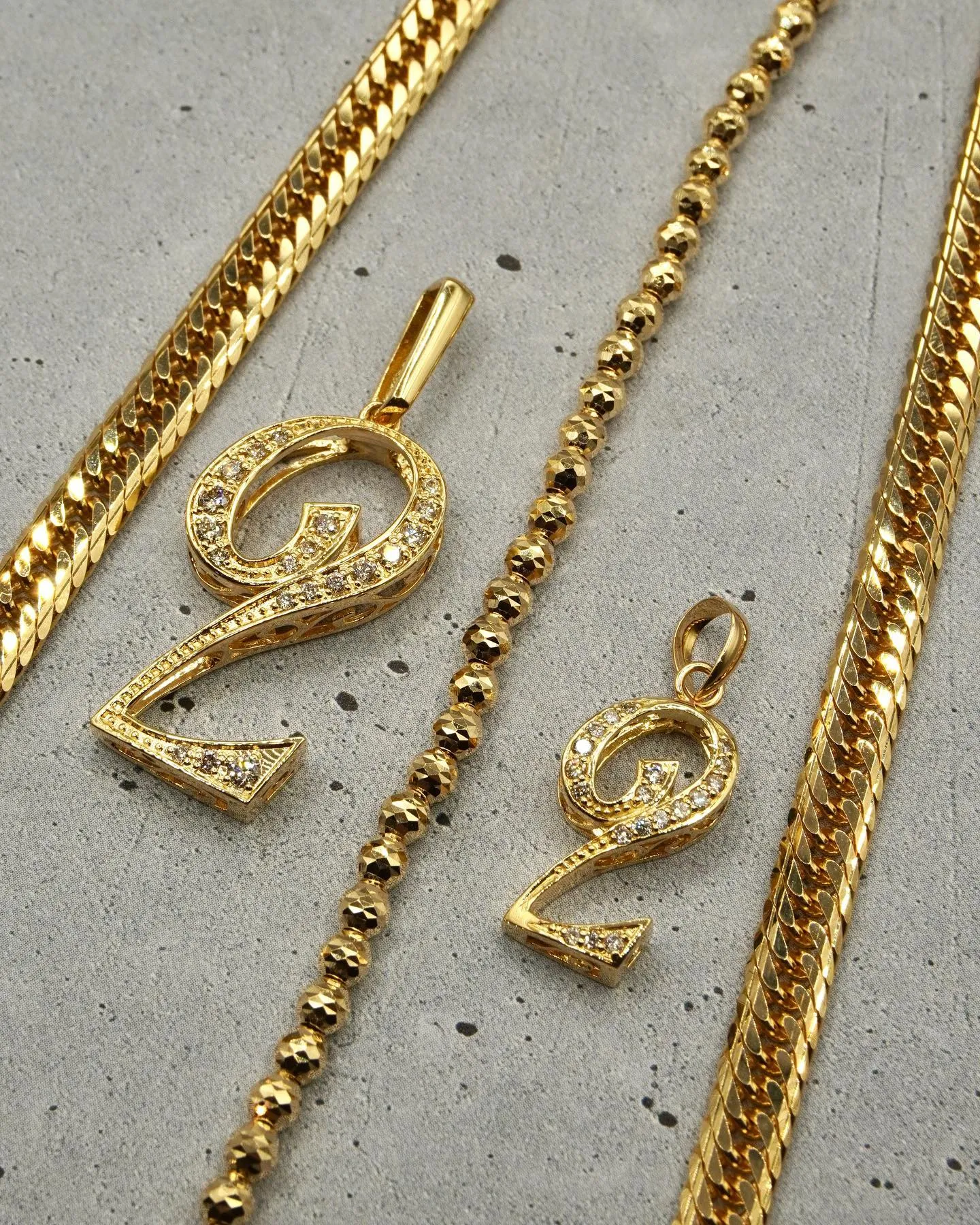 ダイヤモンドが全体に敷き詰められたナンバーペンダント⁎⁺˳✧...