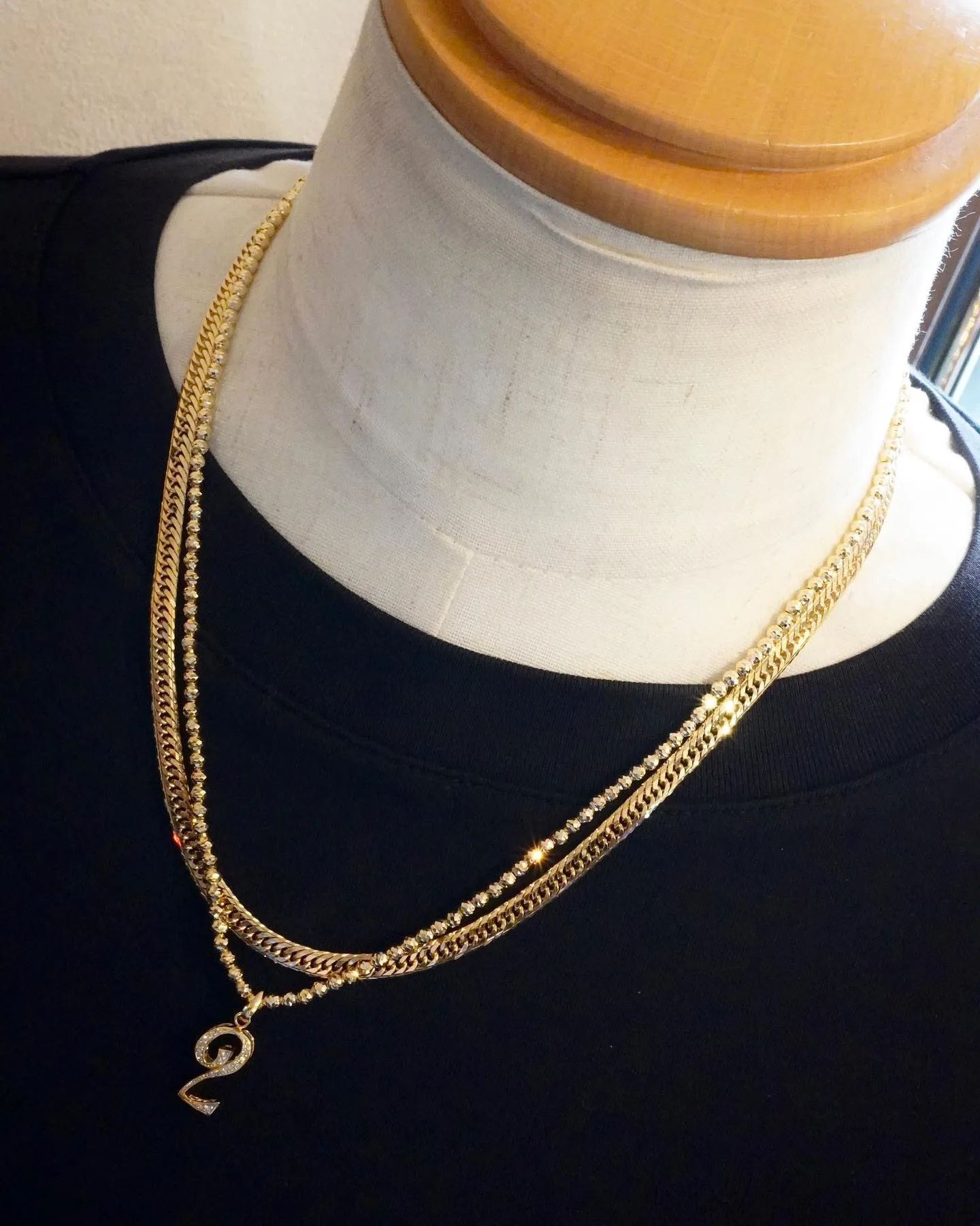 ダイヤモンドが全体に敷き詰められたナンバーペンダント⁎⁺˳✧...