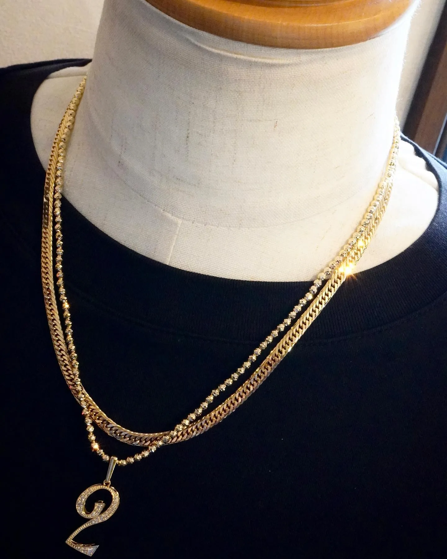 ダイヤモンドが全体に敷き詰められたナンバーペンダント⁎⁺˳✧...