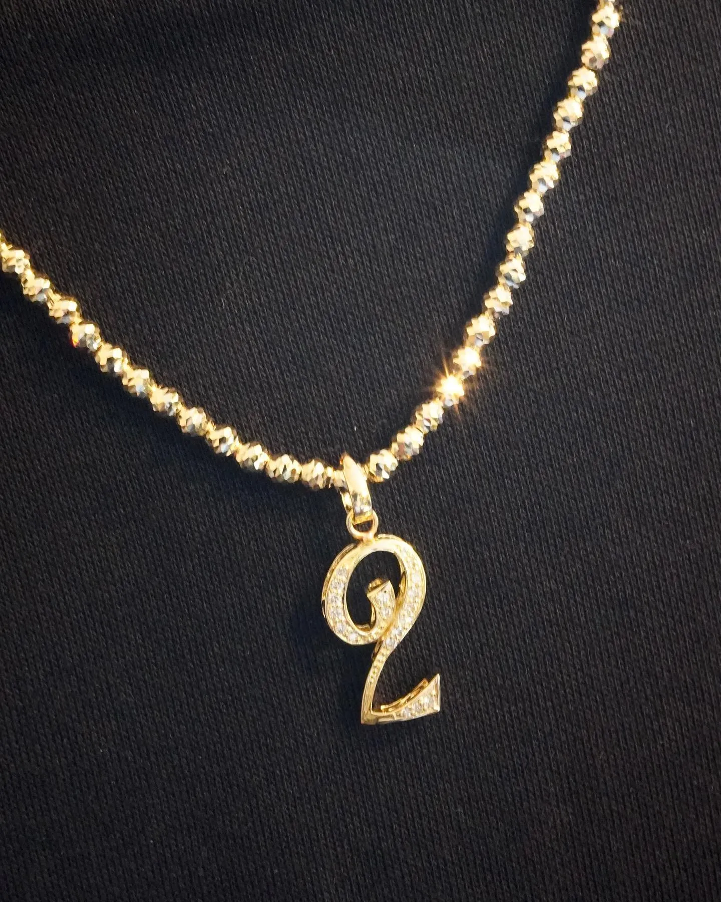 ダイヤモンドが全体に敷き詰められたナンバーペンダント⁎⁺˳✧...