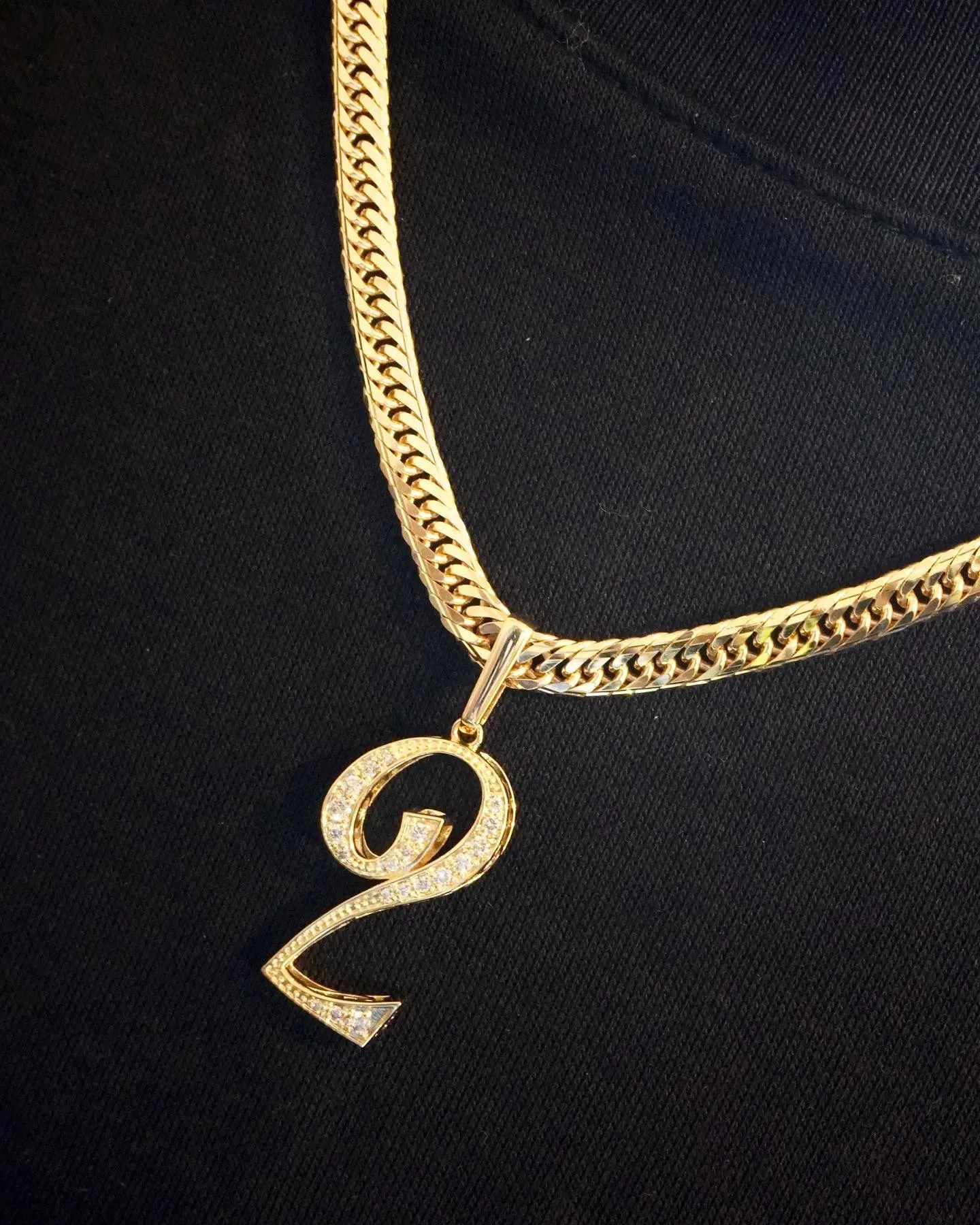 ダイヤモンドが全体に敷き詰められたナンバーペンダント⁎⁺˳✧...