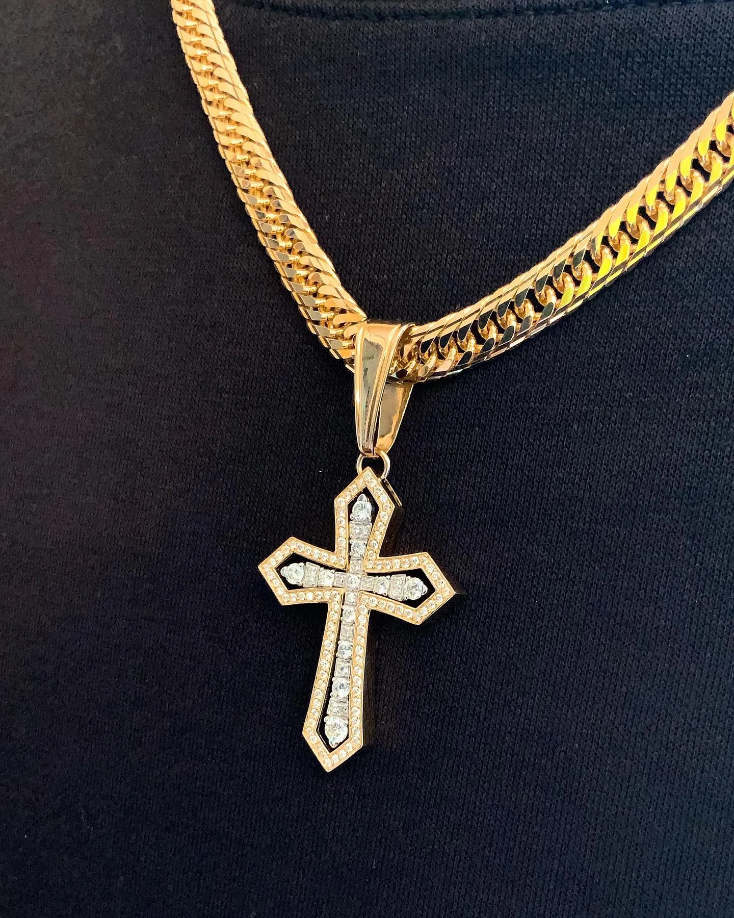 K18/PT900 Diamond cross pendan...