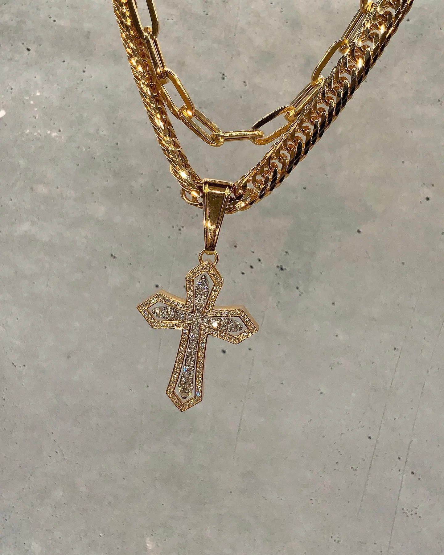 K18/PT900 Diamond cross pendan...