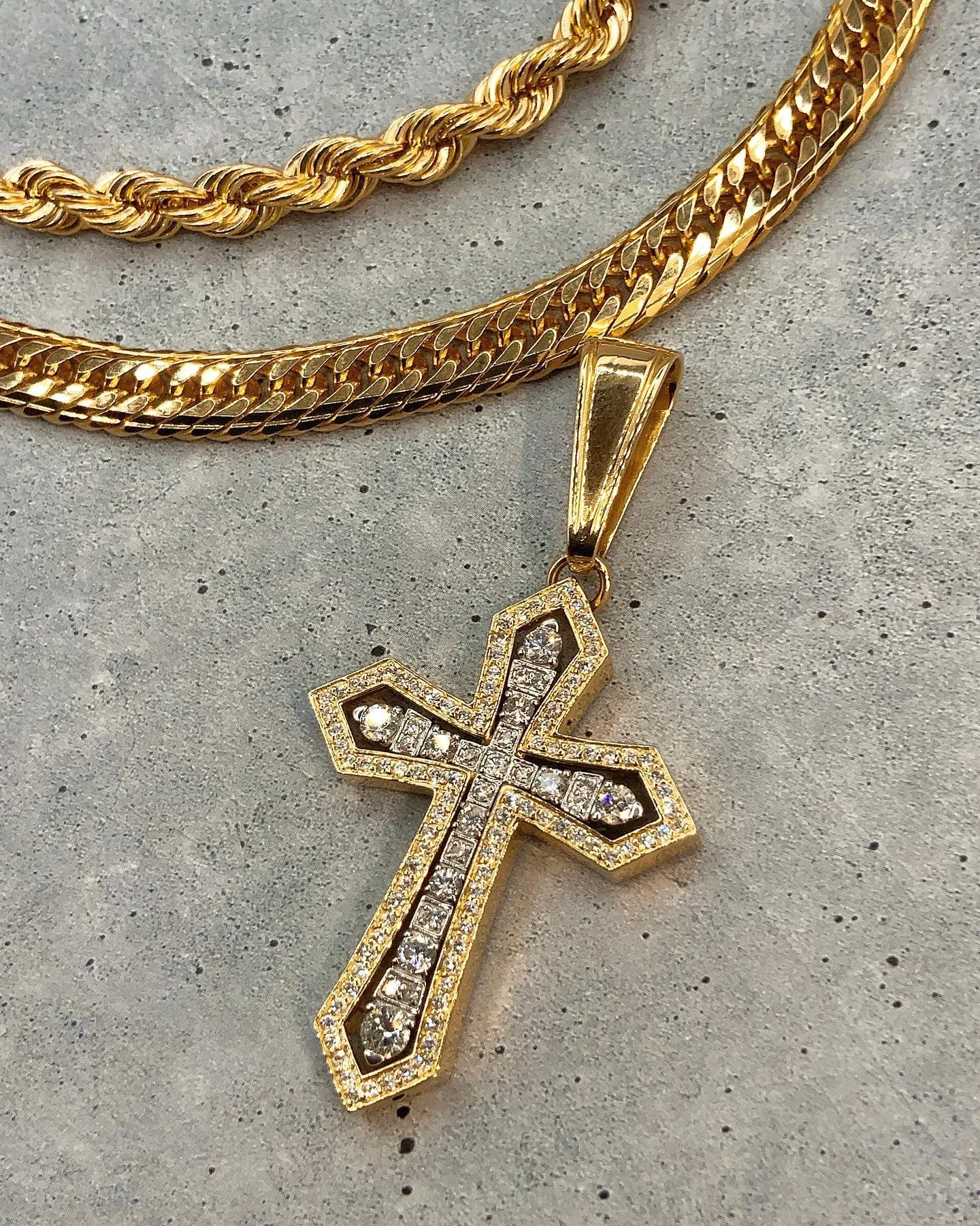 K18/PT900 Diamond cross pendan...