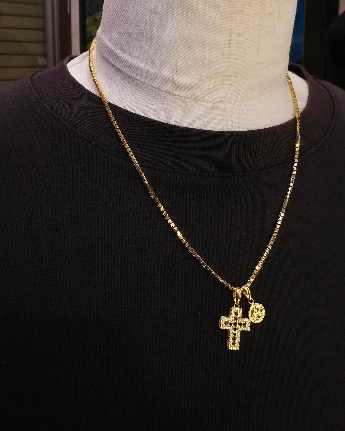 重ね付けにピッタリ、コインチャーム✨