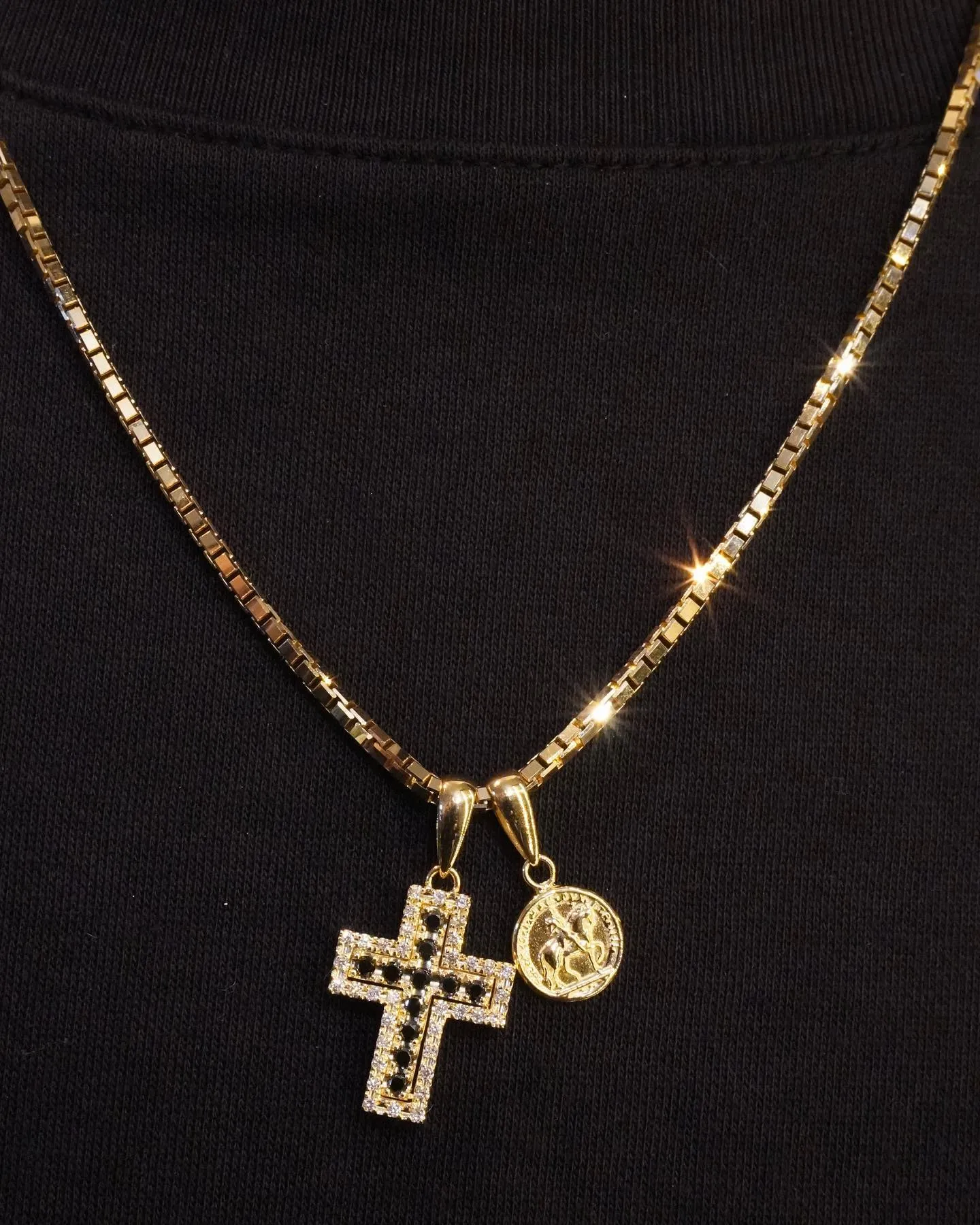 重ね付けにピッタリ、コインチャーム✨