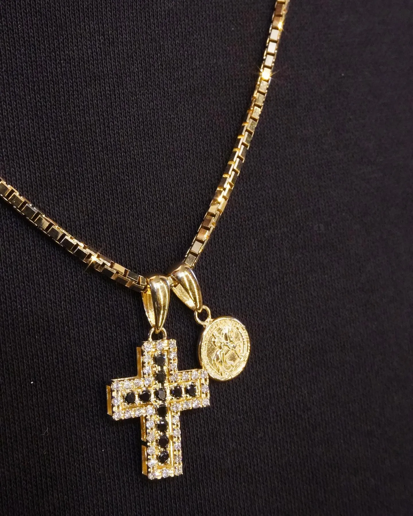 重ね付けにピッタリ、コインチャーム✨