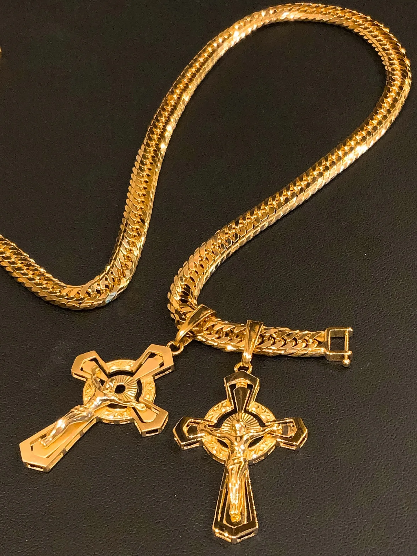 ✨造形美で選ぶ、K18クロス✨