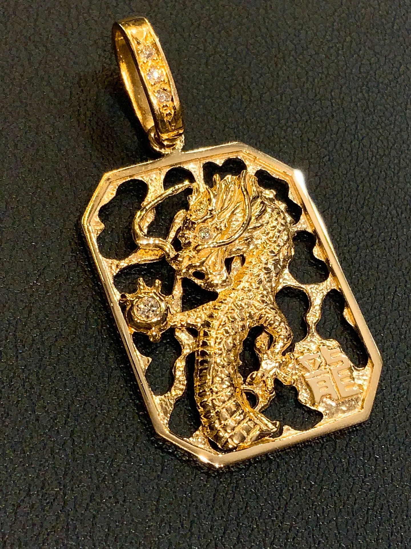 🐉✨ 迫力の彫刻美。