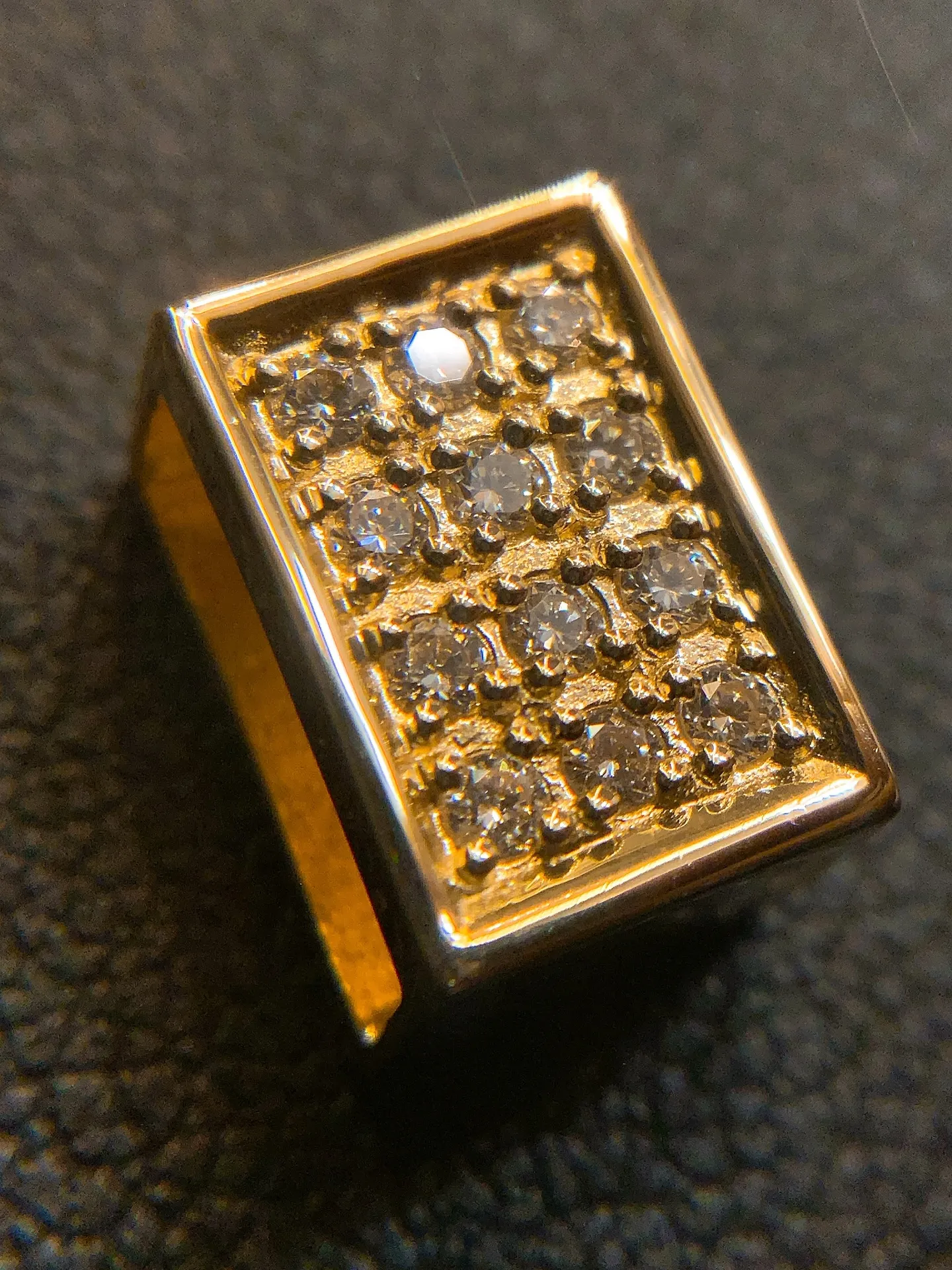 💎✨ ダイヤが映える極上ミニトップ。