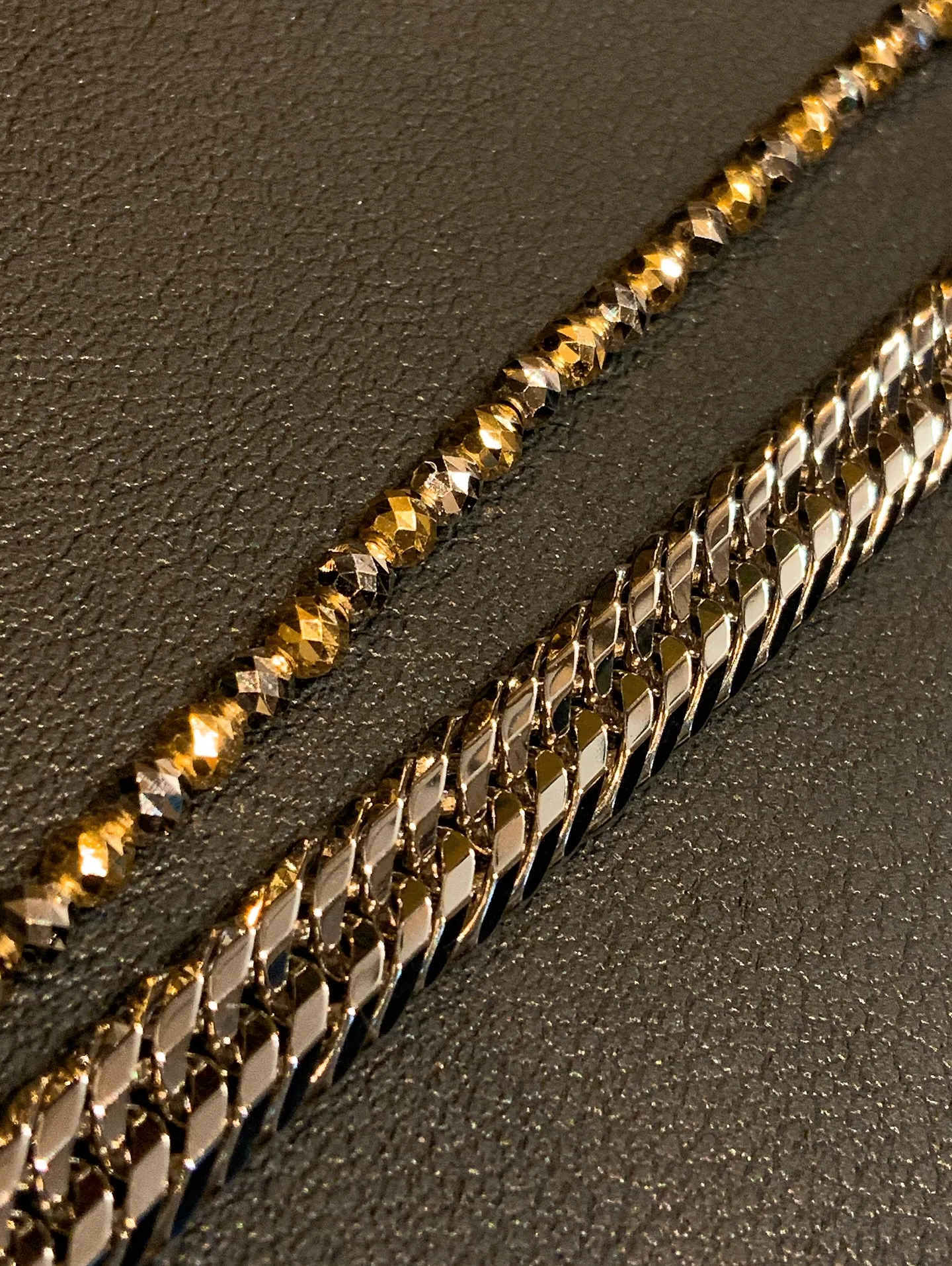 ✨異なる輝きを重ねる、大人のプラチナスタイル✨