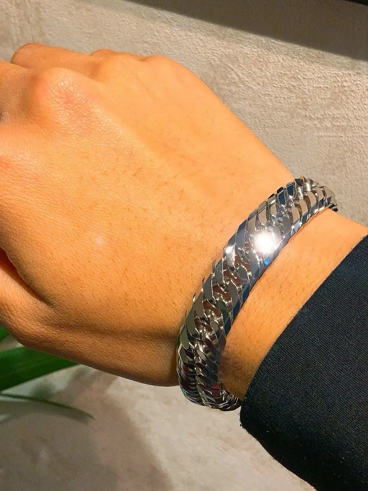 🔥圧倒的な存在感を放つ、PT850 8面トリプルブレスレット...