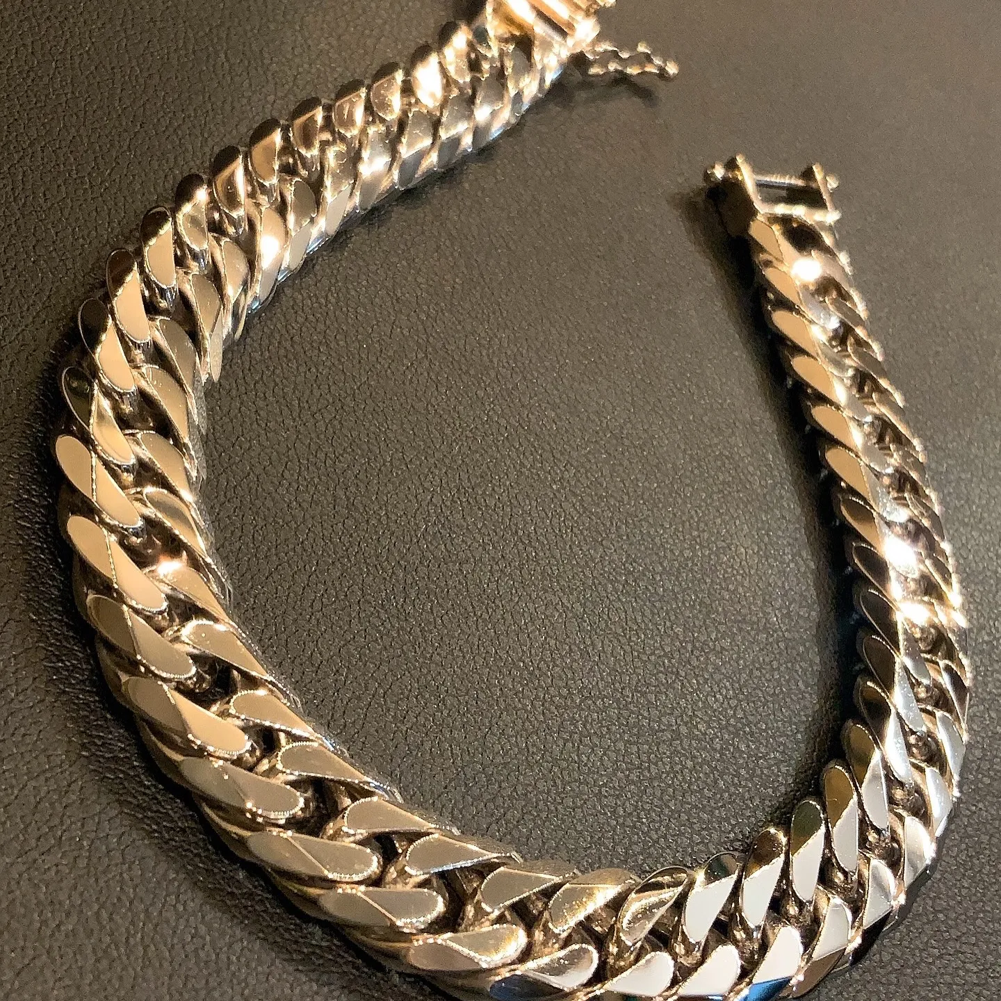 ✨圧巻のボリュームを誇る、PT850 6面ダブルブレスレット...