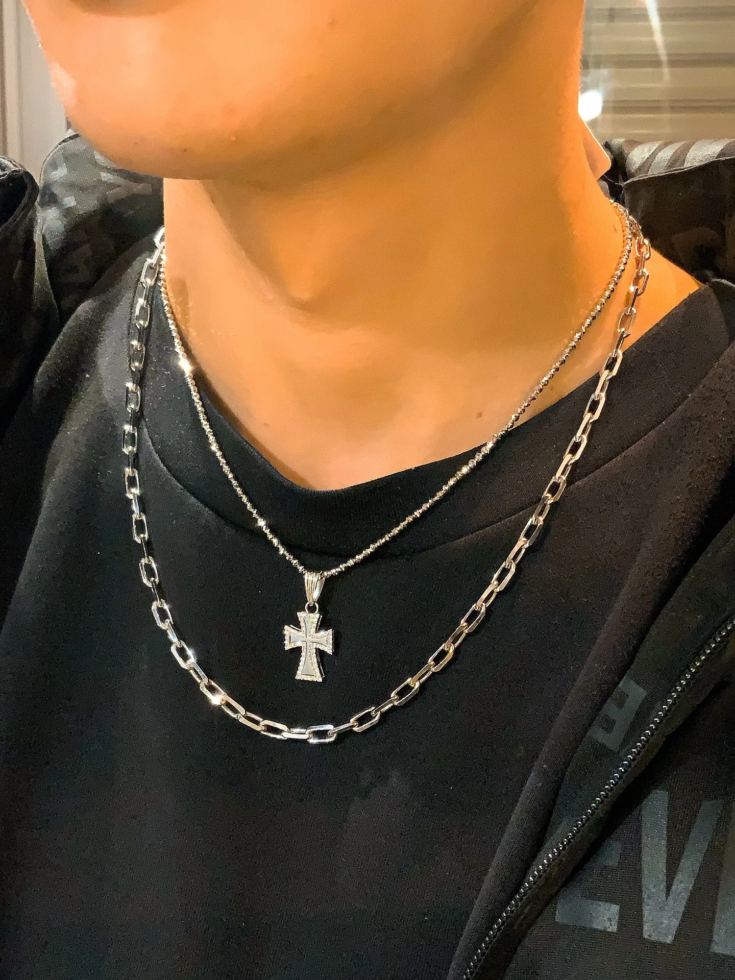 🔥無骨さと上品さを両立した、プラチナ3連レイヤード。