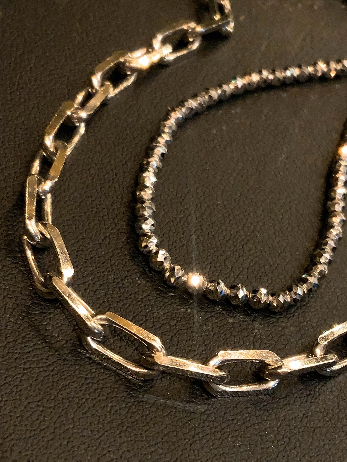 🔥無骨さと上品さを両立した、プラチナ3連レイヤード。