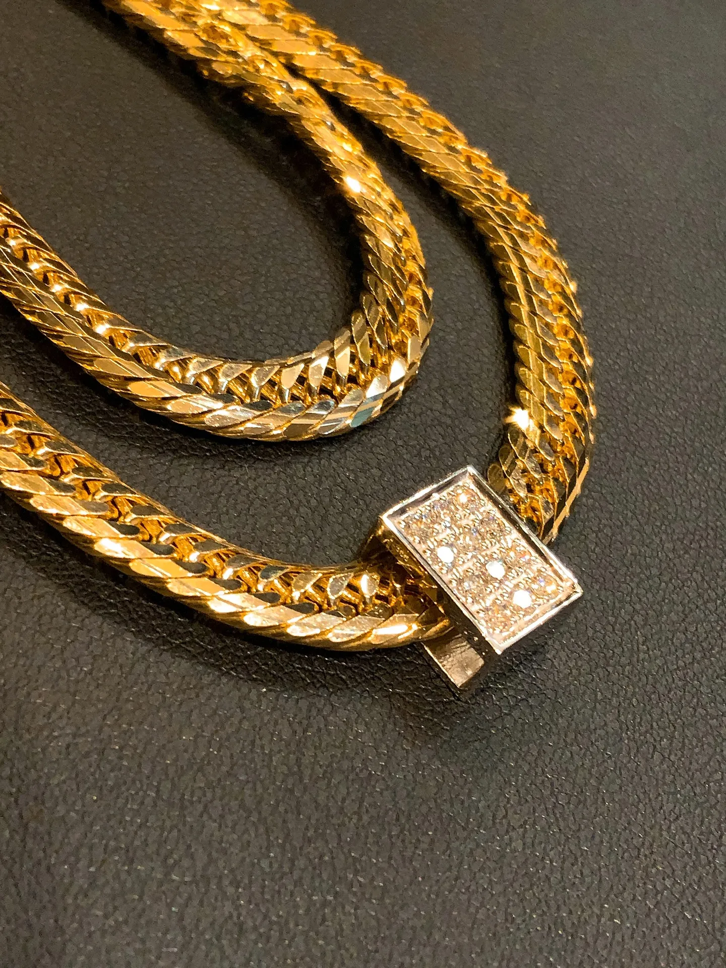 💎✨重厚なK18に、ダイヤの輝きをプラス✨💎