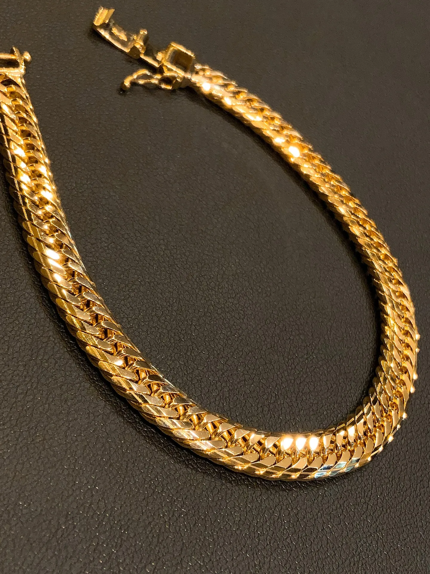 ✨手元に重厚な輝きを✨