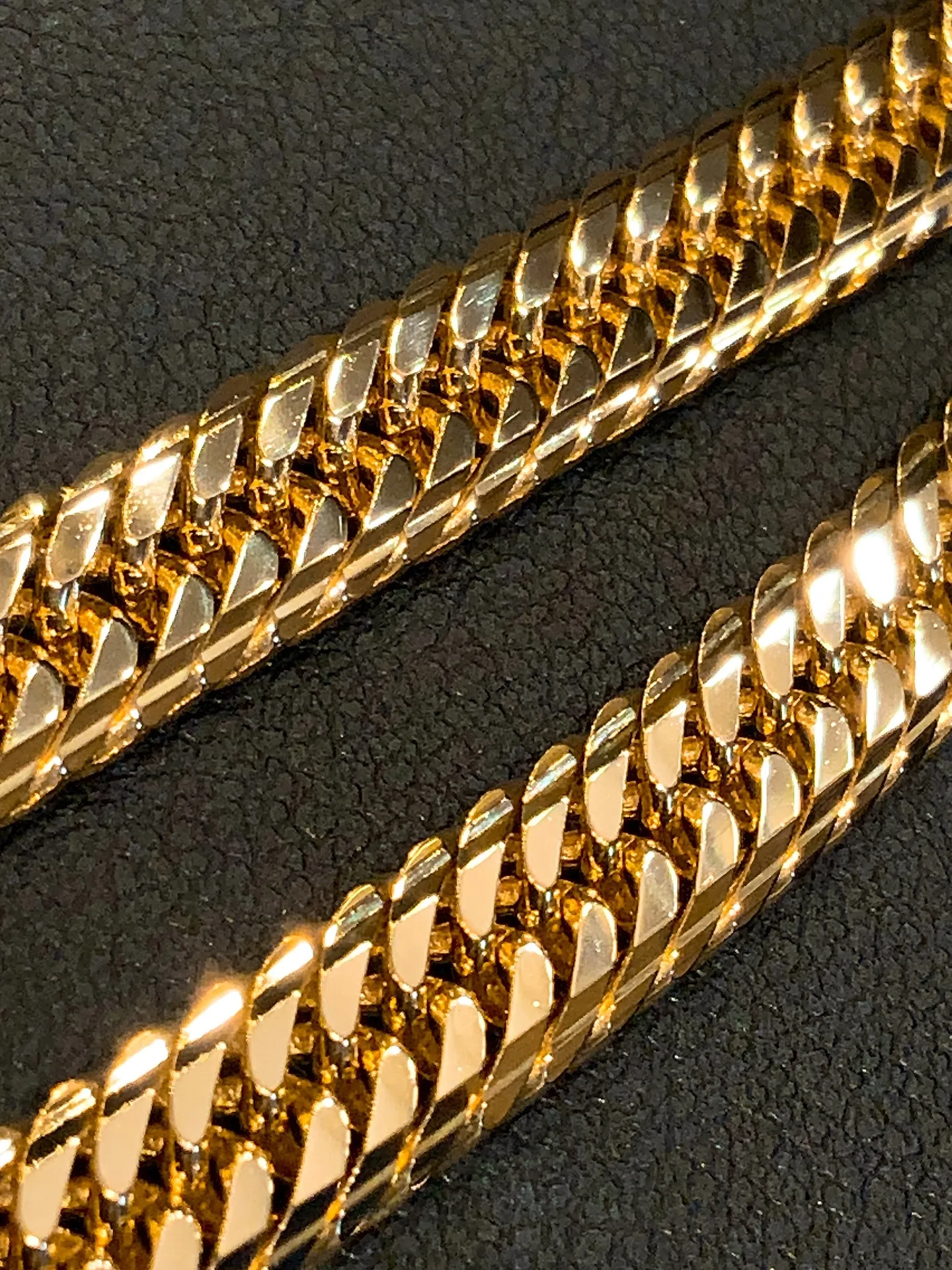 ✨手元に重厚な輝きを✨