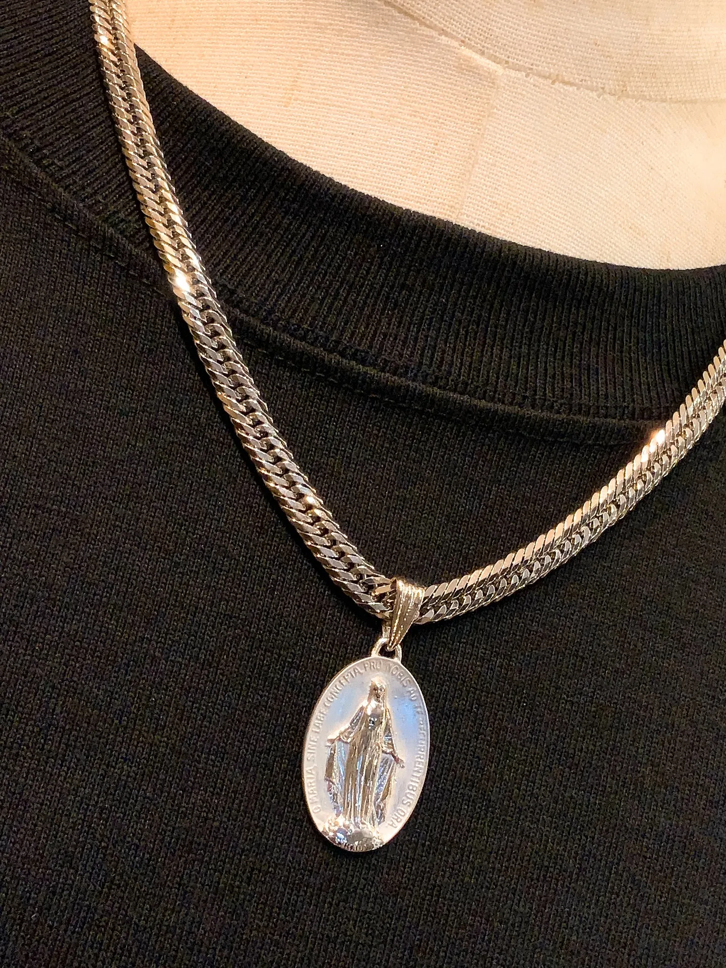 ✨プラチナの輝きで魅せるマリアペンダント✨