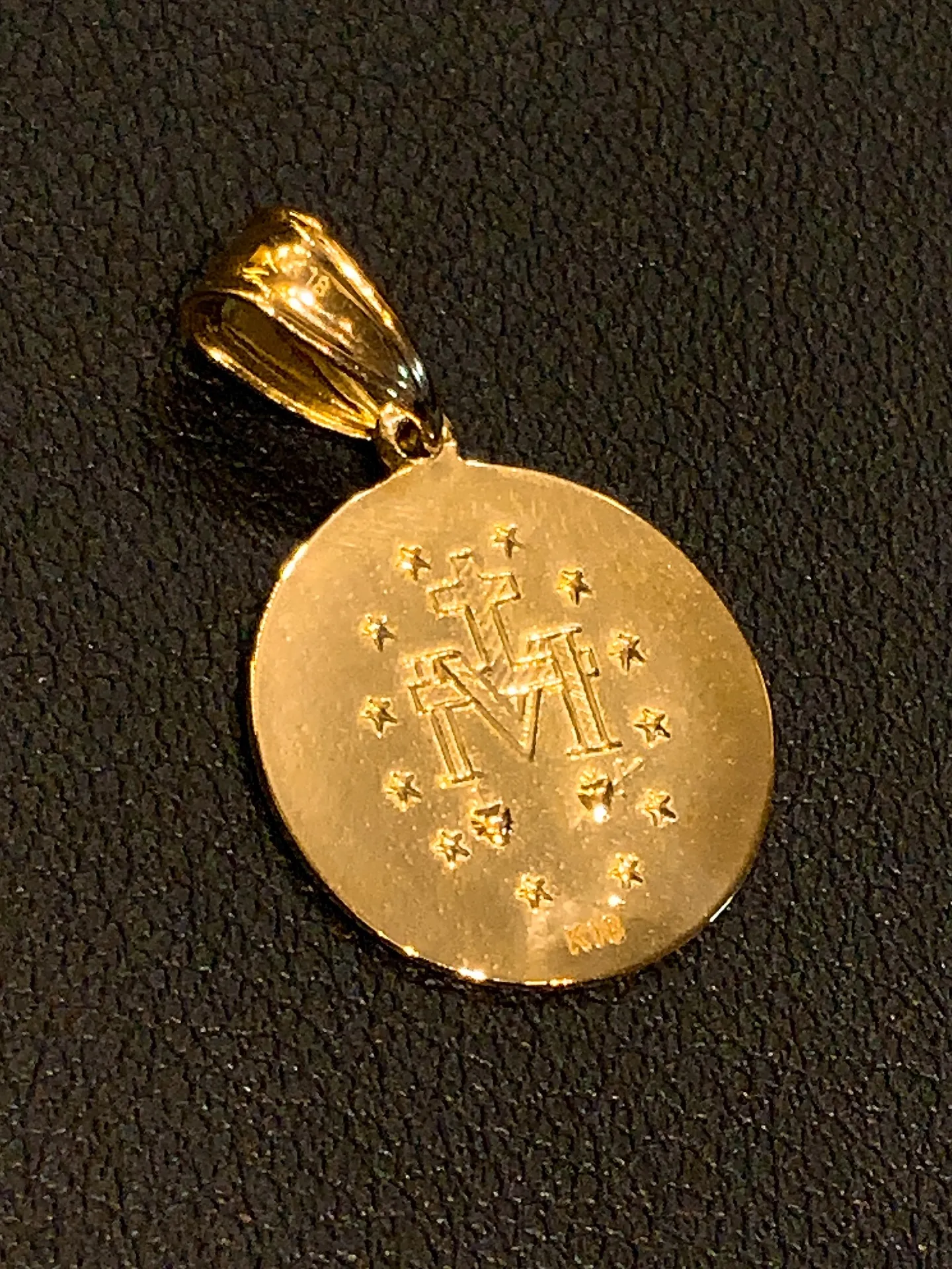 ✨上品に輝く、マリアメダイペンダント✨