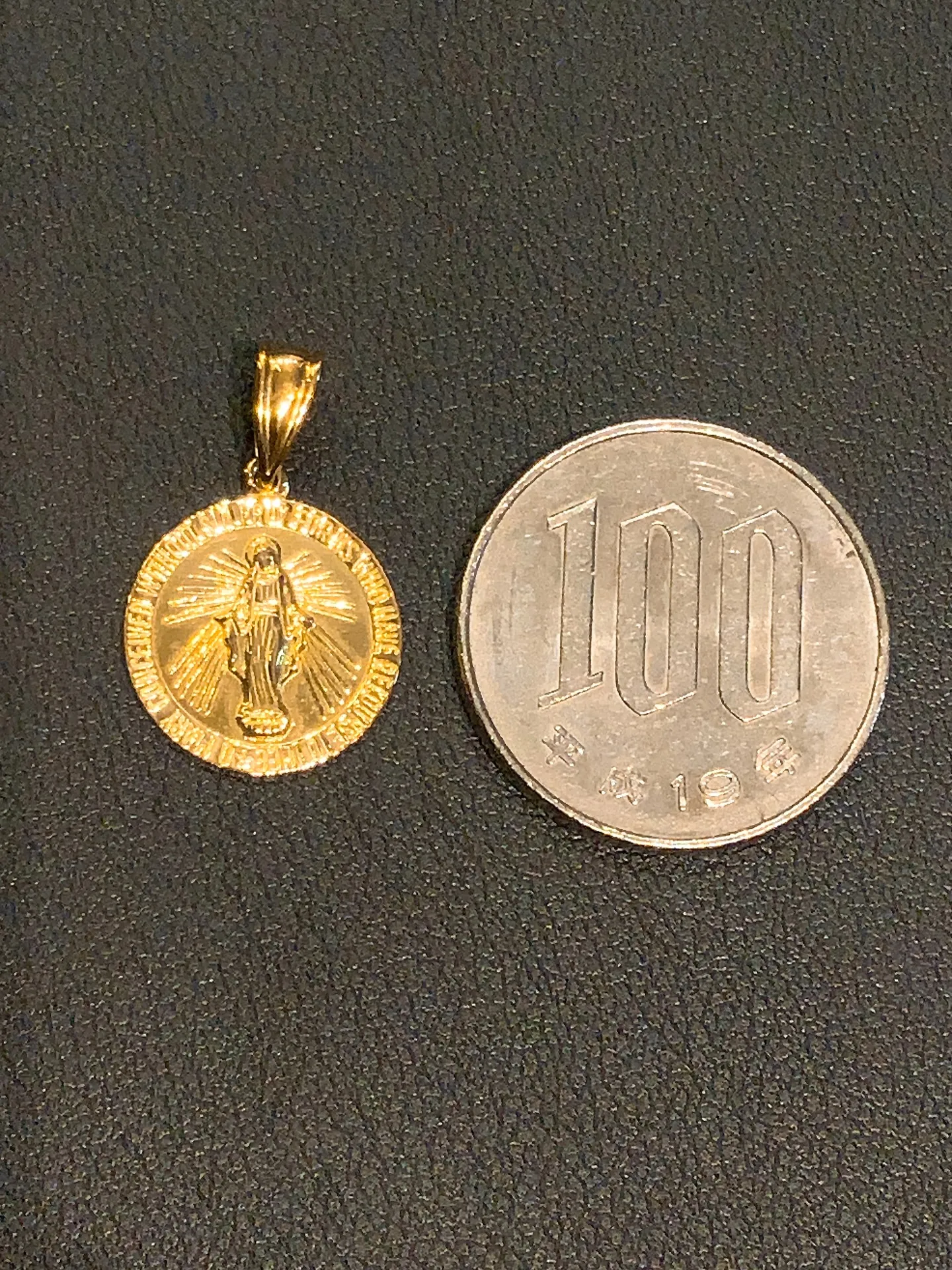 ✨上品に輝く、マリアメダイペンダント✨