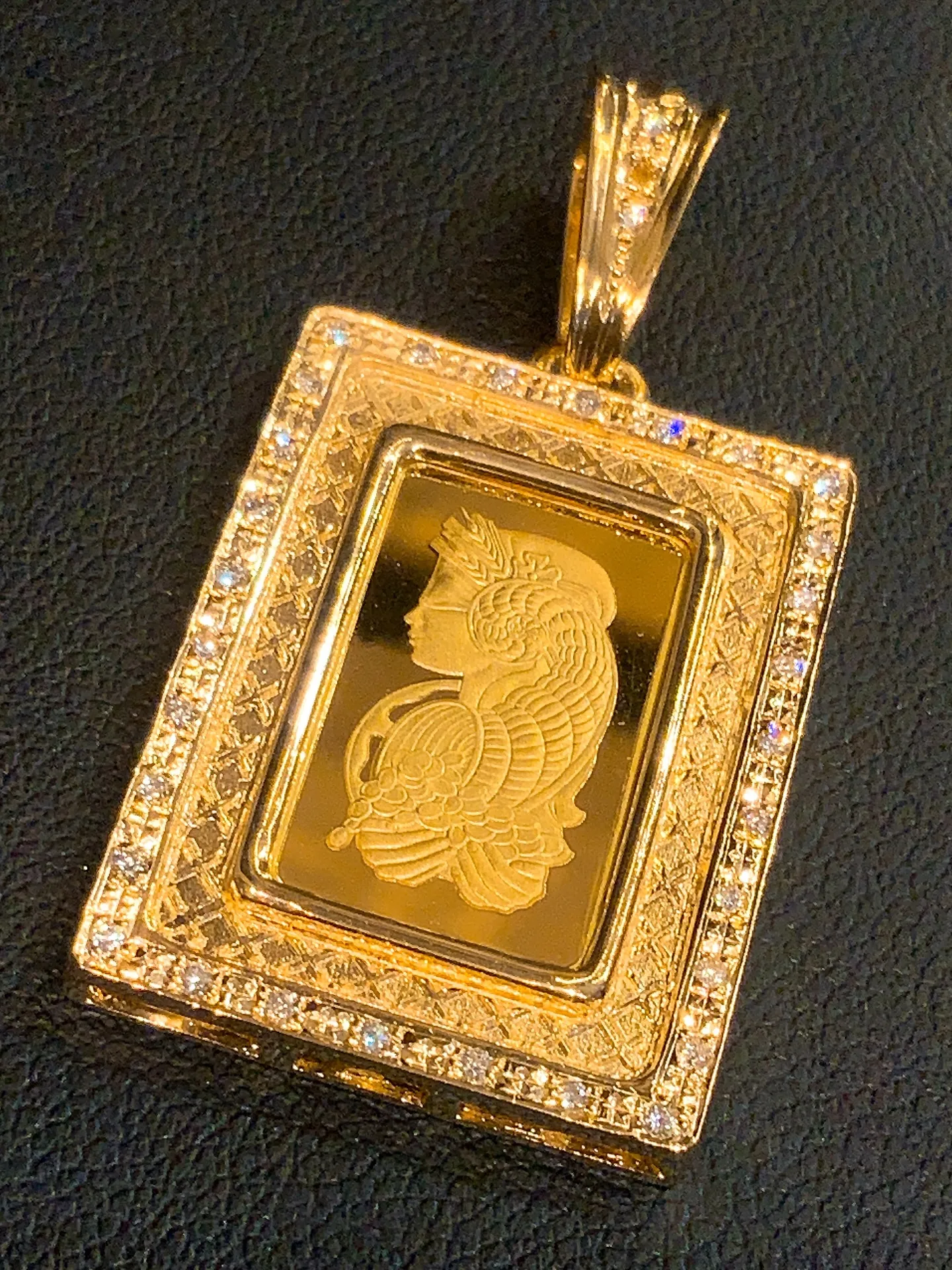 ✨圧倒的な存在感、純金×ダイヤペンダント✨