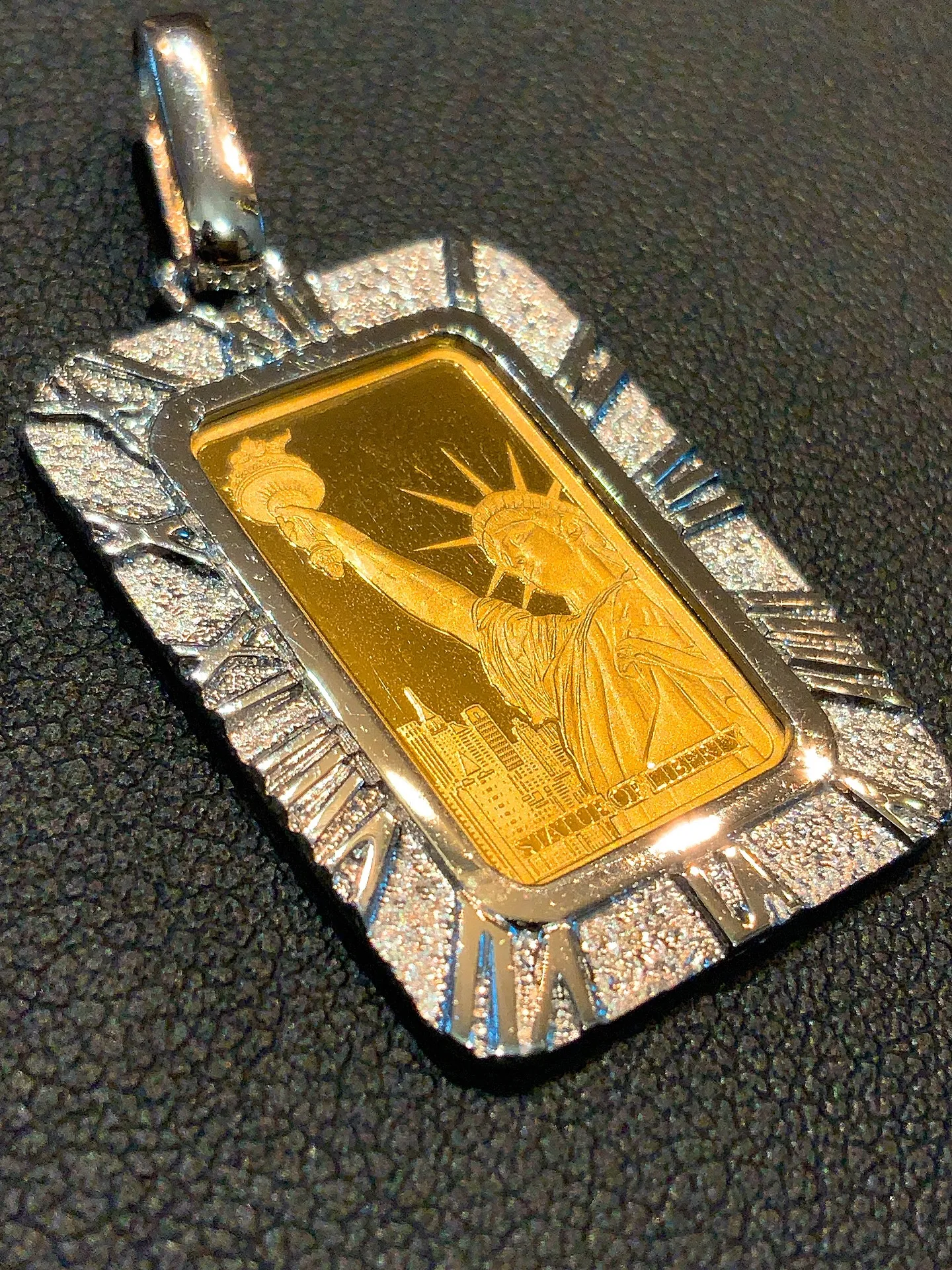 ✨重厚感で魅せる、リバティペンダント✨