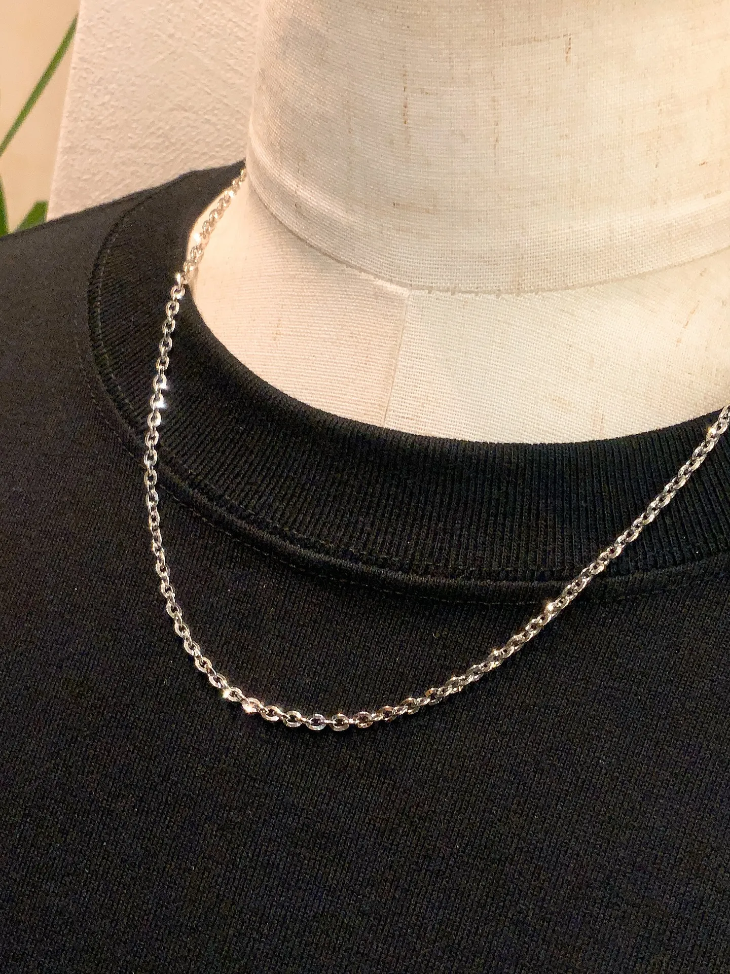 ✨上品に輝く、プラチナデザインネックレス✨