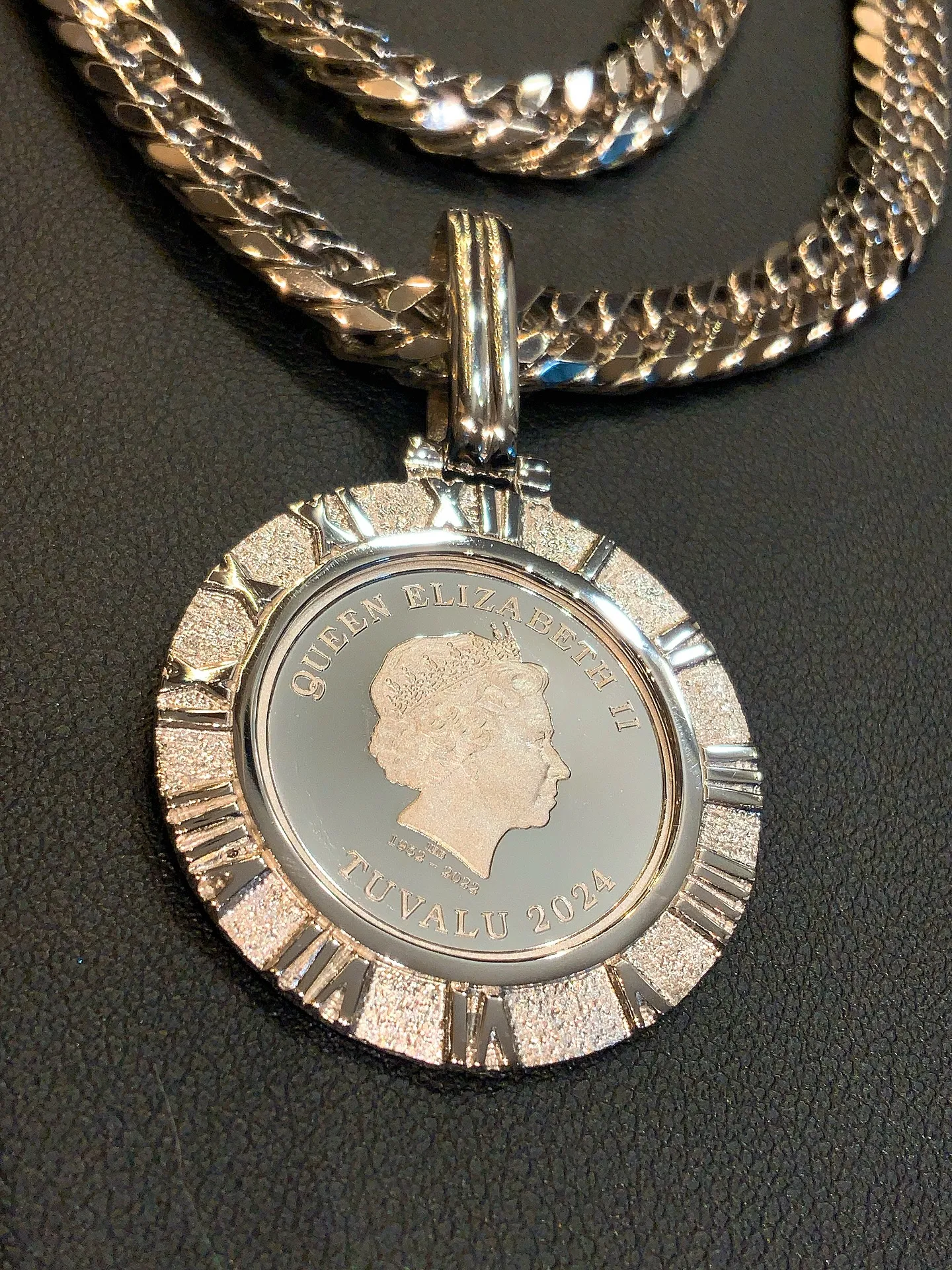 👑圧倒的存在感、プラチナコインペンダント👑