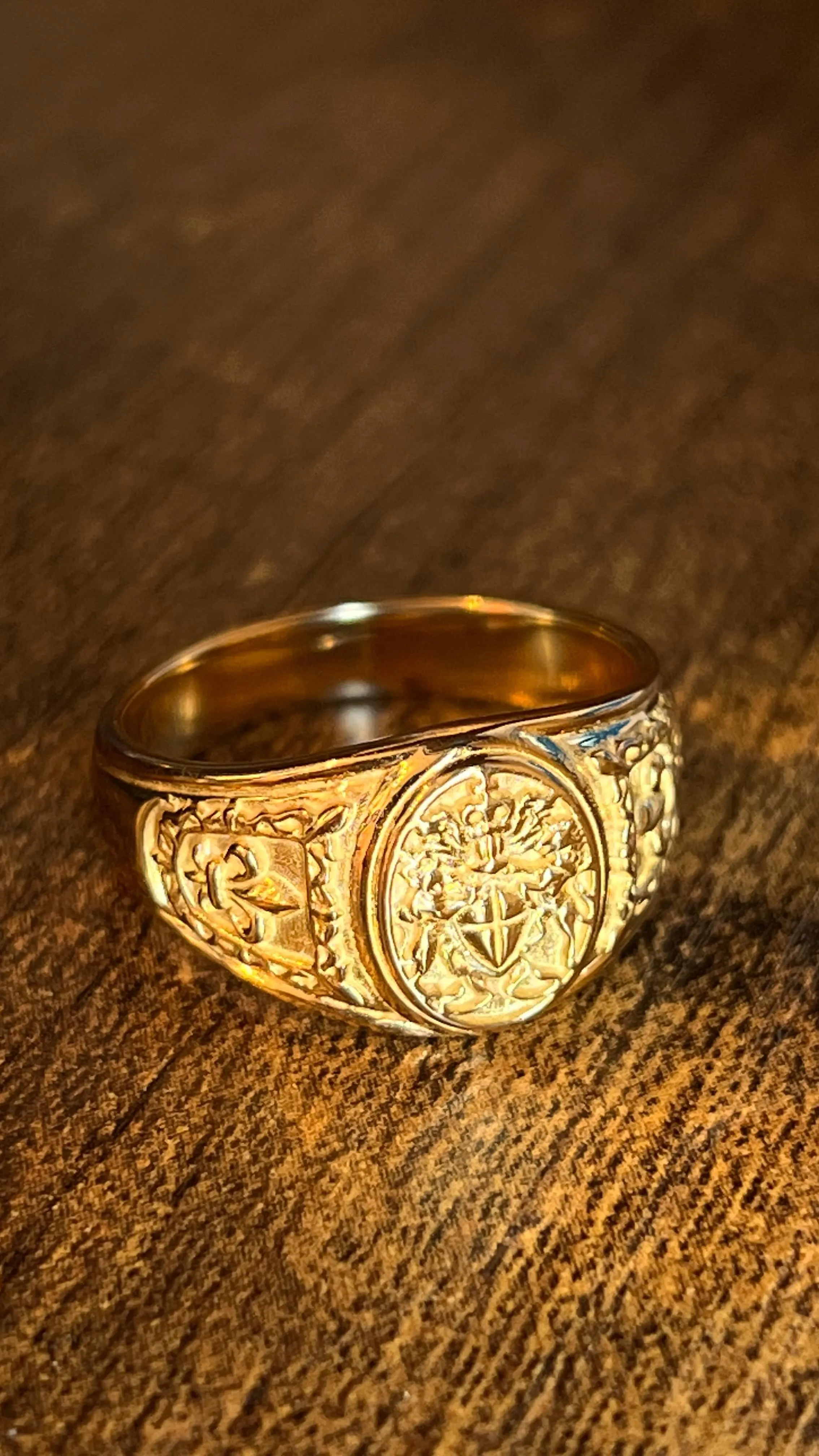 18金のシグネットリング